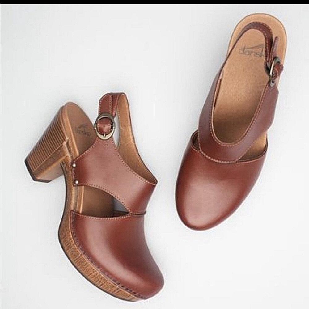 🦋Dansko Riley Brown clogs